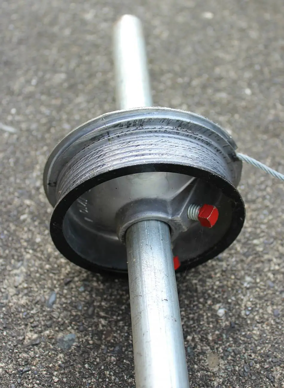 garage door shaft on which there is a drum and a cable